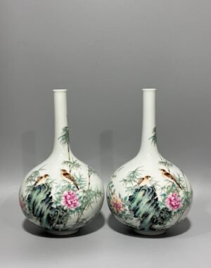 Qing Dynasty Yongzheng long enamel vase with flowers