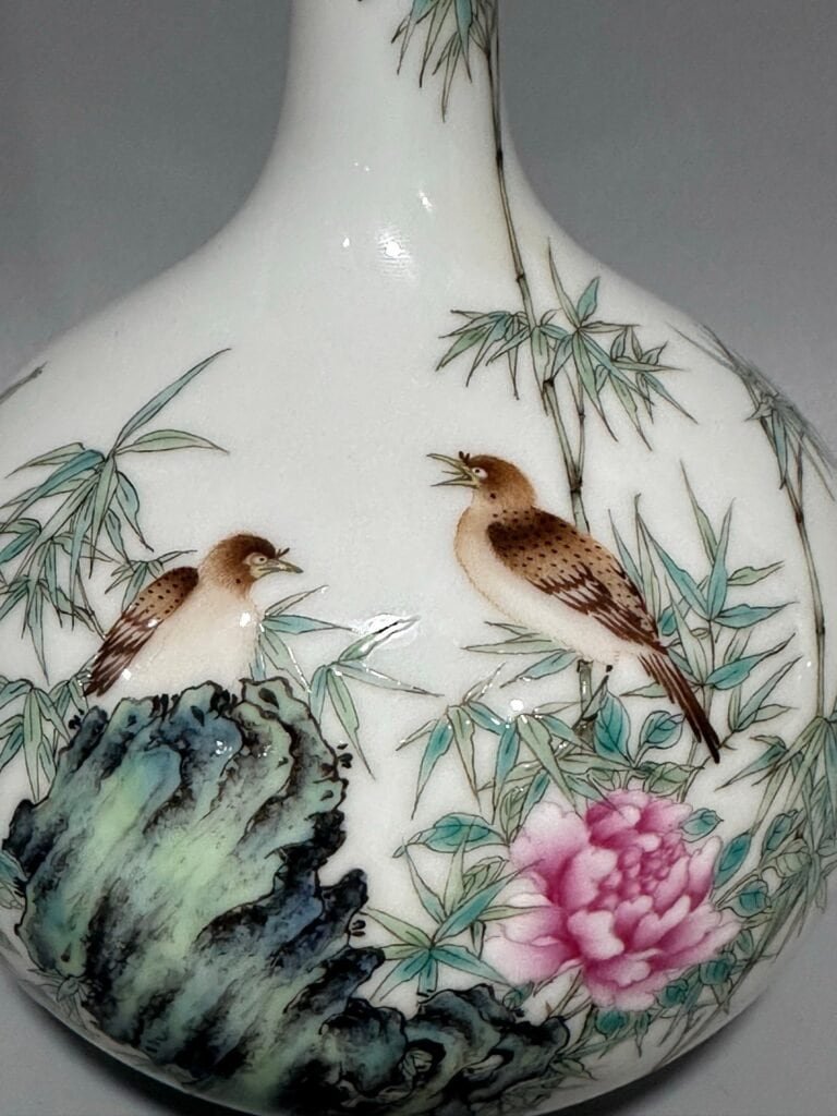 Qing Dynasty Yongzheng long enamel vase with flowers