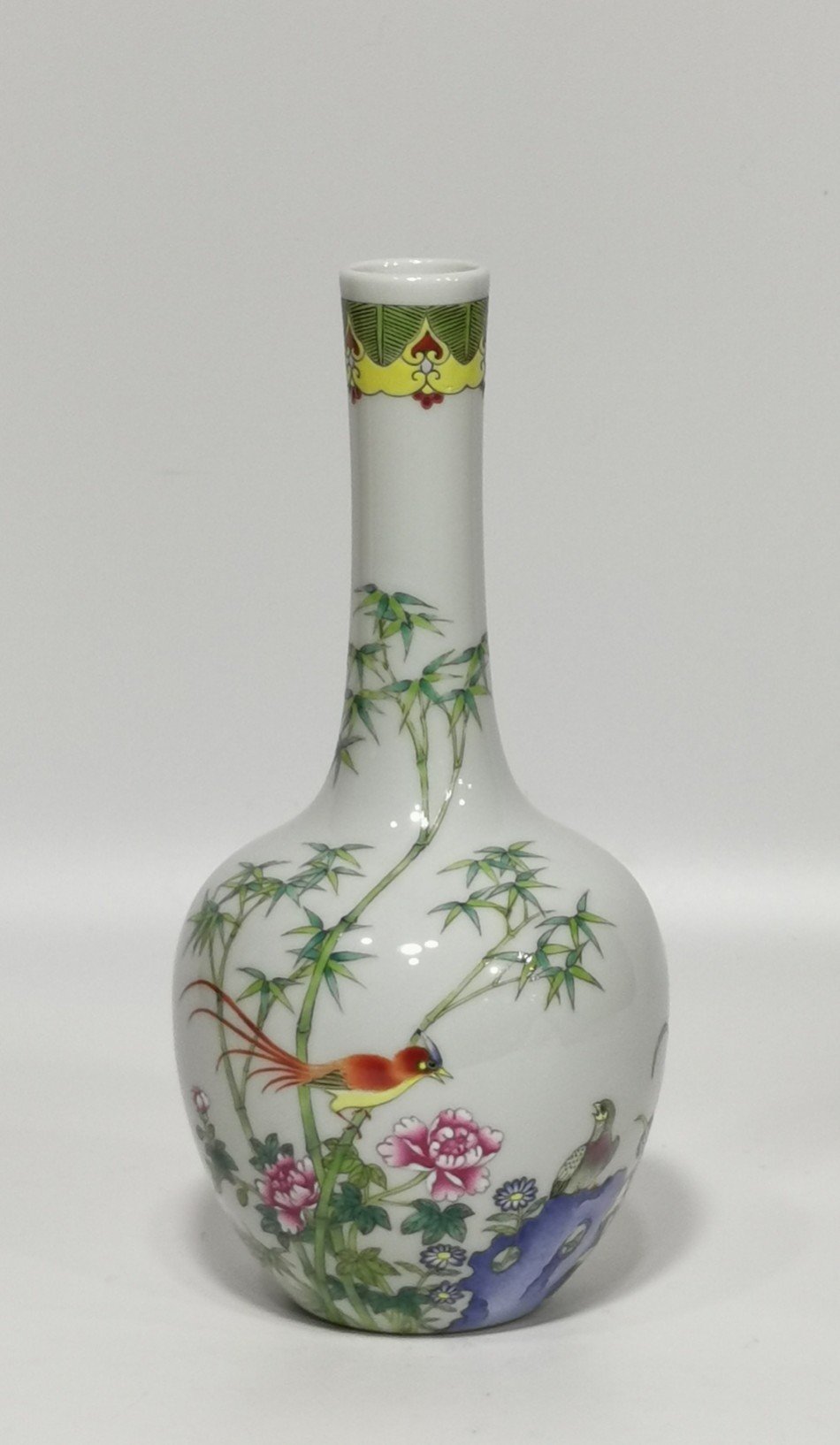 Qing Dynasty Yongzheng long-necked vase