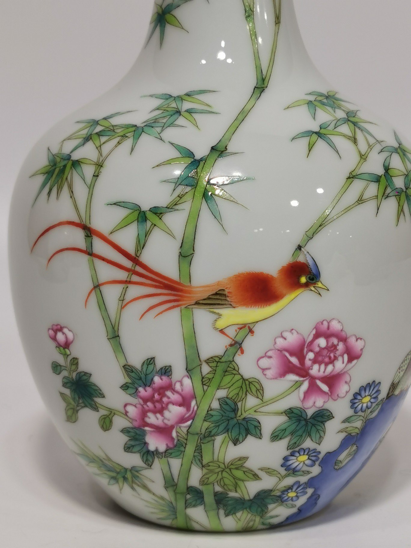 Qing Dynasty Yongzheng long-necked vase