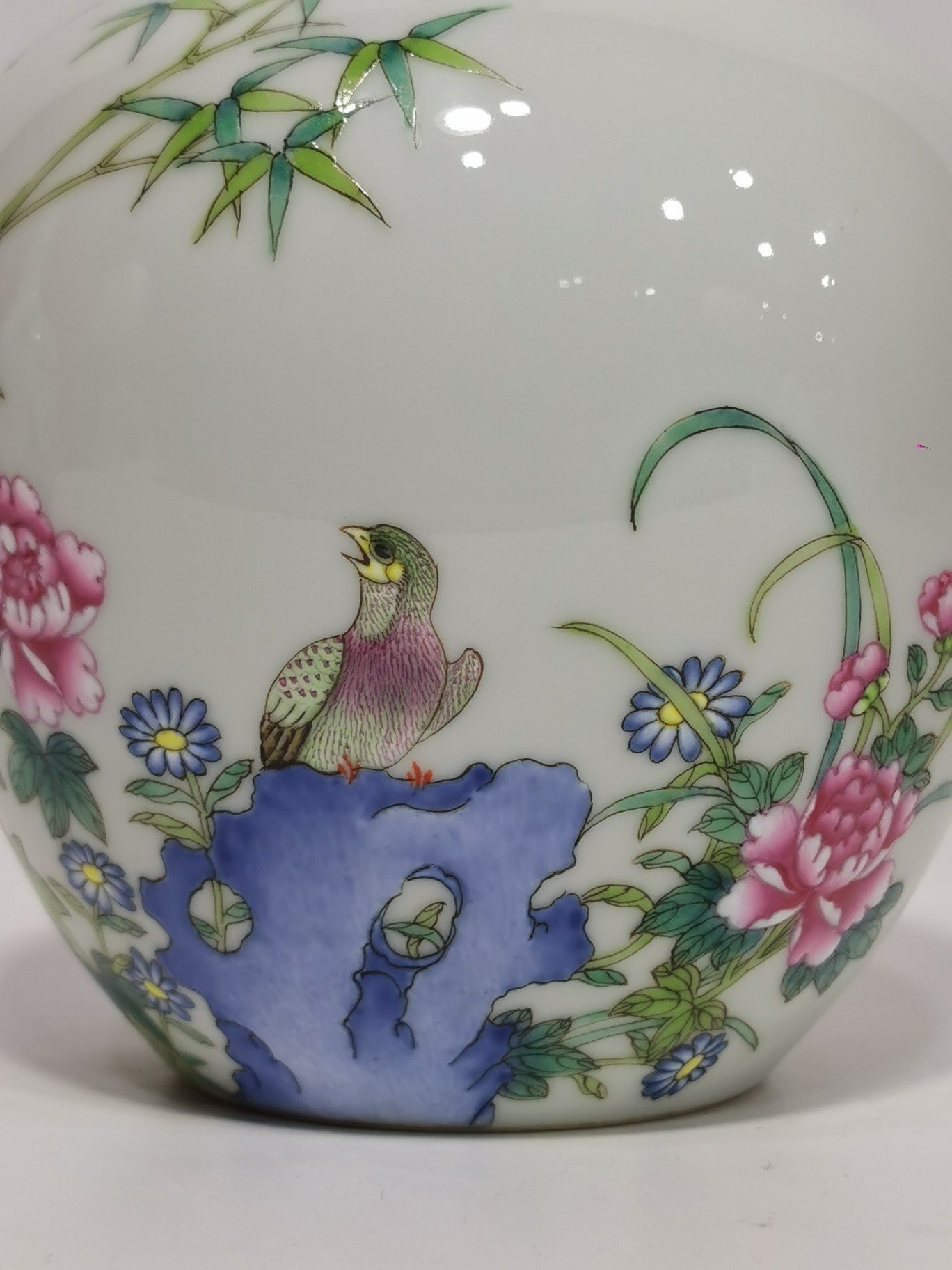 Qing Dynasty Yongzheng long-necked vase