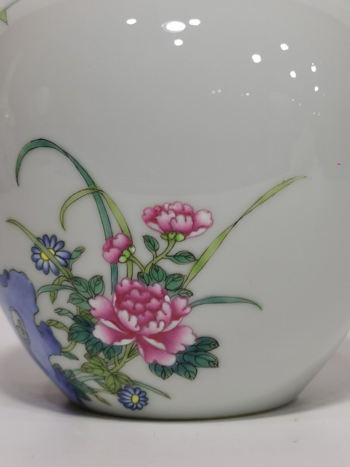 Qing Dynasty Yongzheng long-necked vase