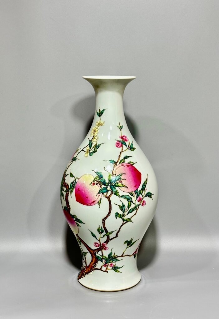 Qing Dynasty Yongzheng this pastel nine-peach olive vase