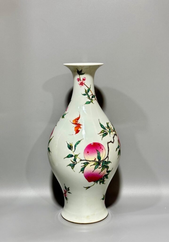 Qing Dynasty Yongzheng this pastel nine-peach olive vase