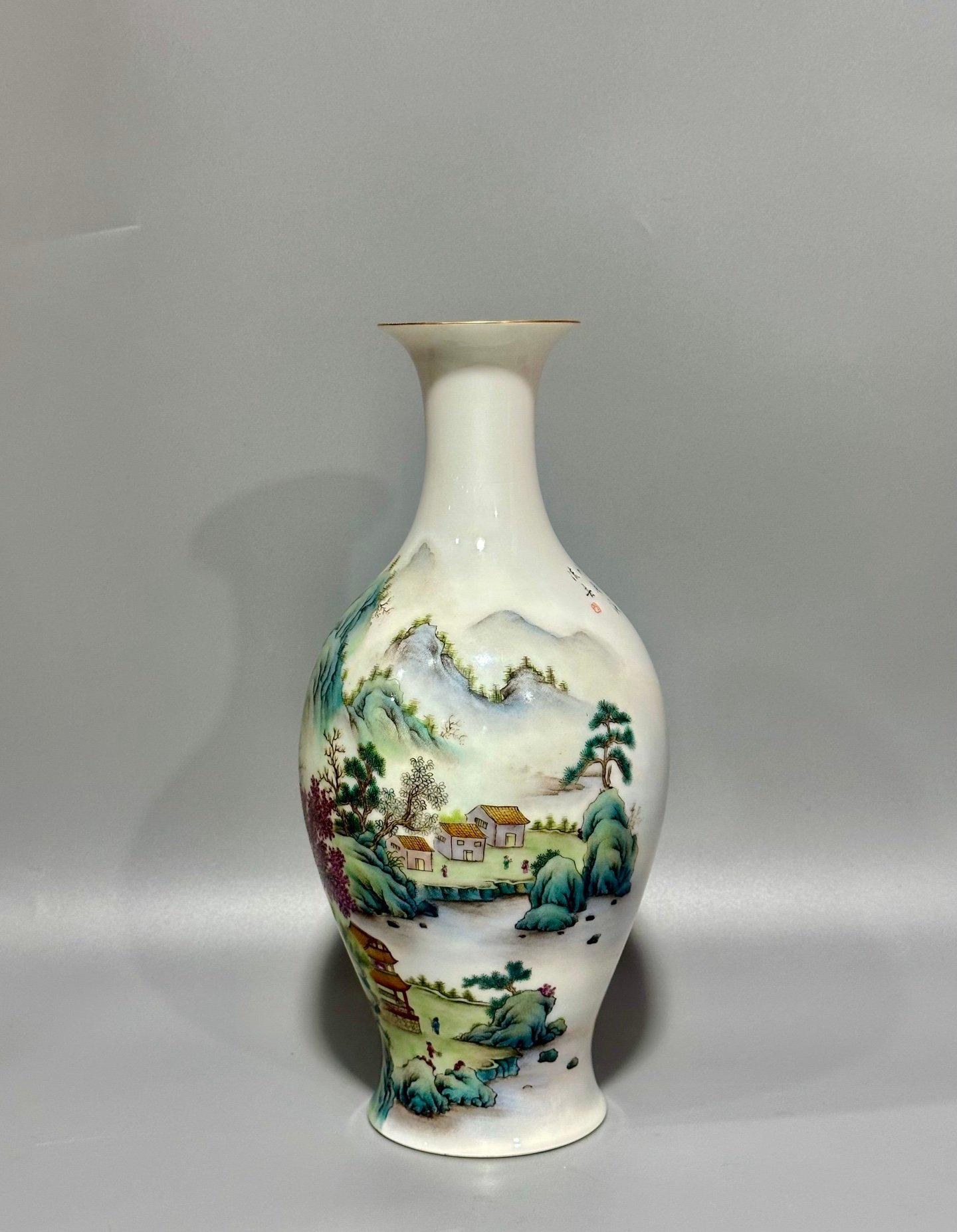 Qing Dynasty Yongzheng this pastel olive vase