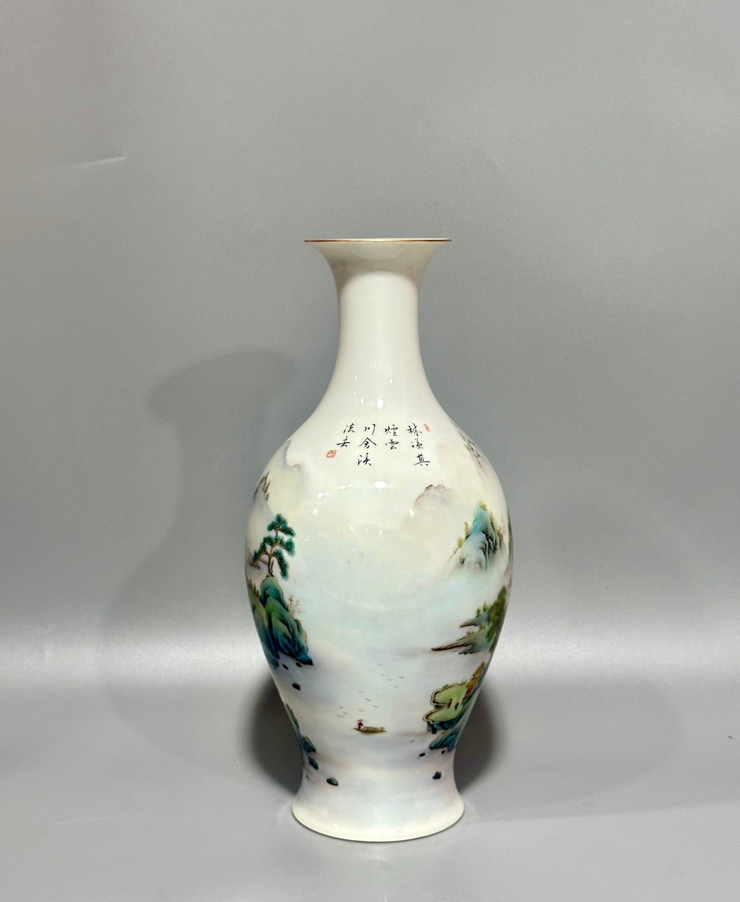 Qing Dynasty Yongzheng this pastel olive vase