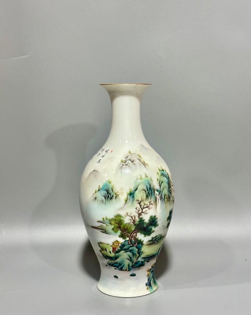 Qing Dynasty Yongzheng this pastel olive vase