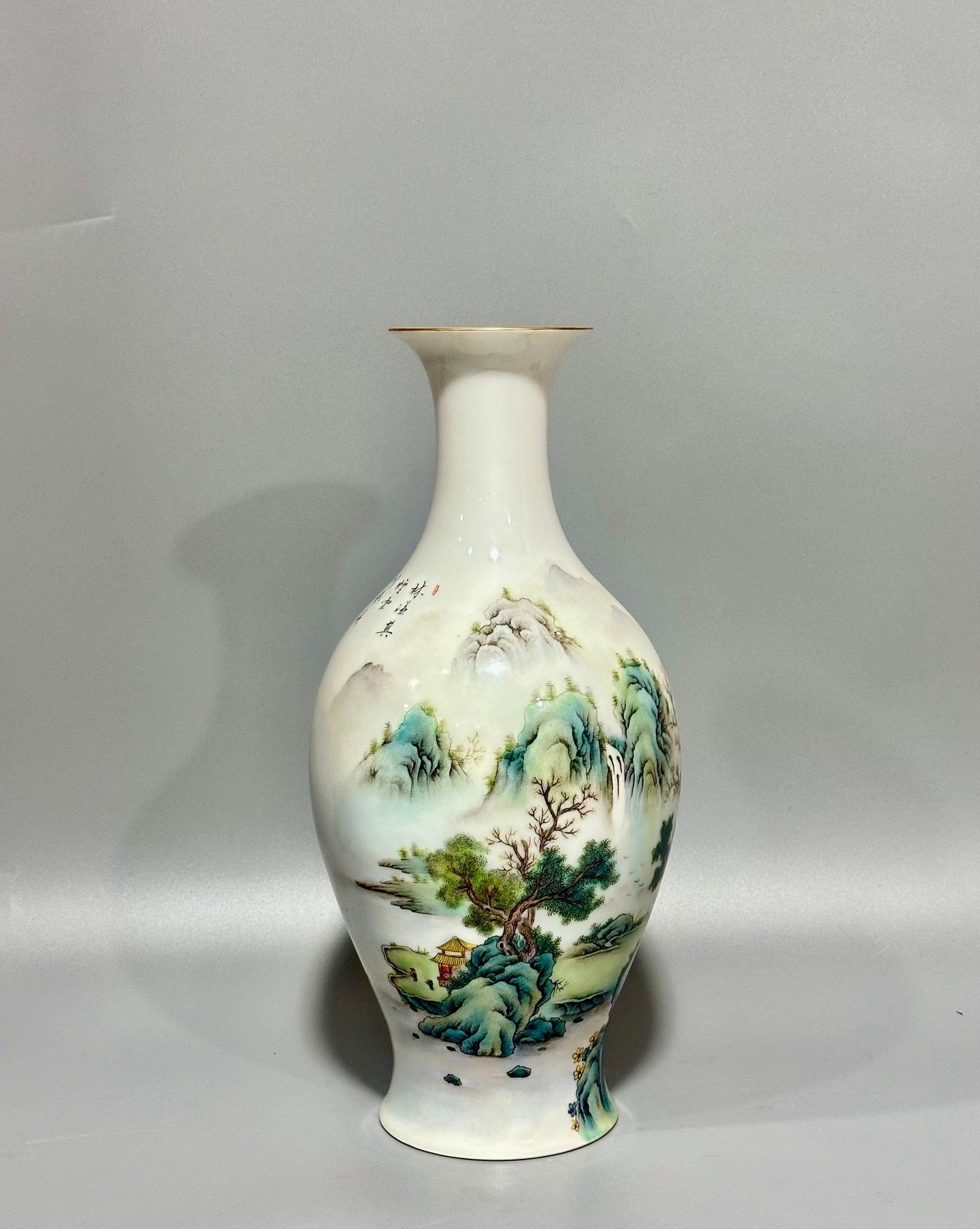 Qing Dynasty Yongzheng this pastel olive vase