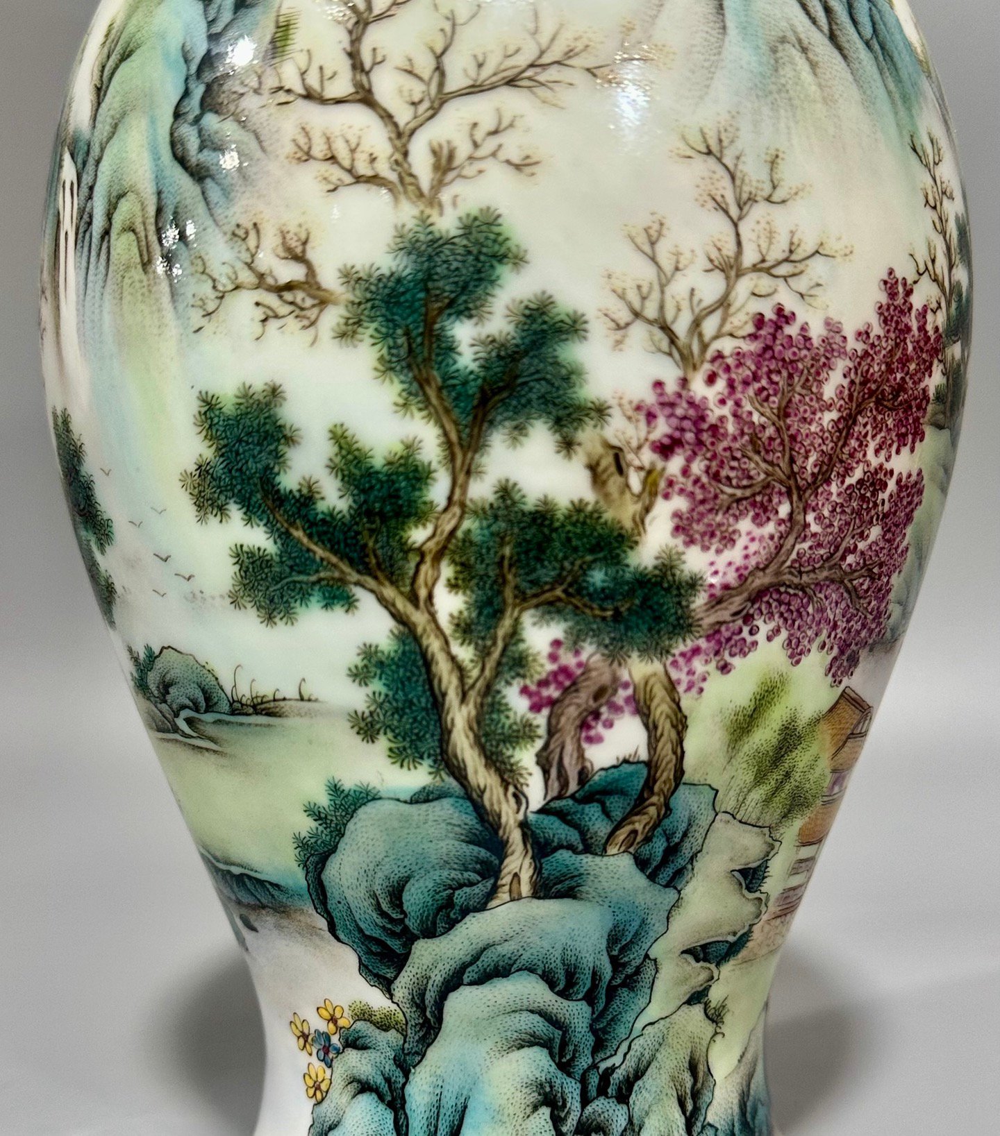 Qing Dynasty Yongzheng this pastel olive vase