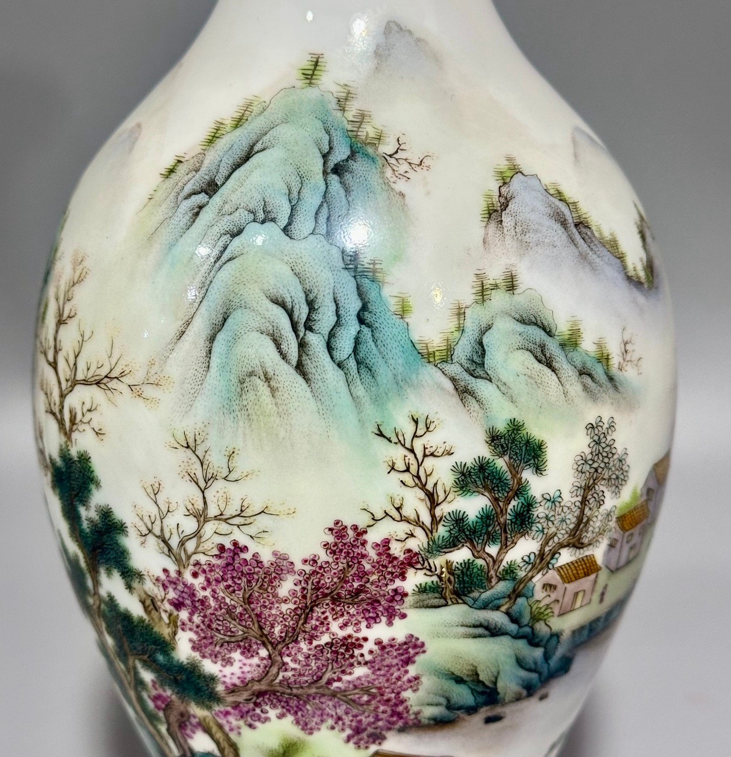 Qing Dynasty Yongzheng this pastel olive vase