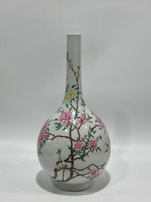 Qing Dynasty Yongzheng this pastel plum blossom vase