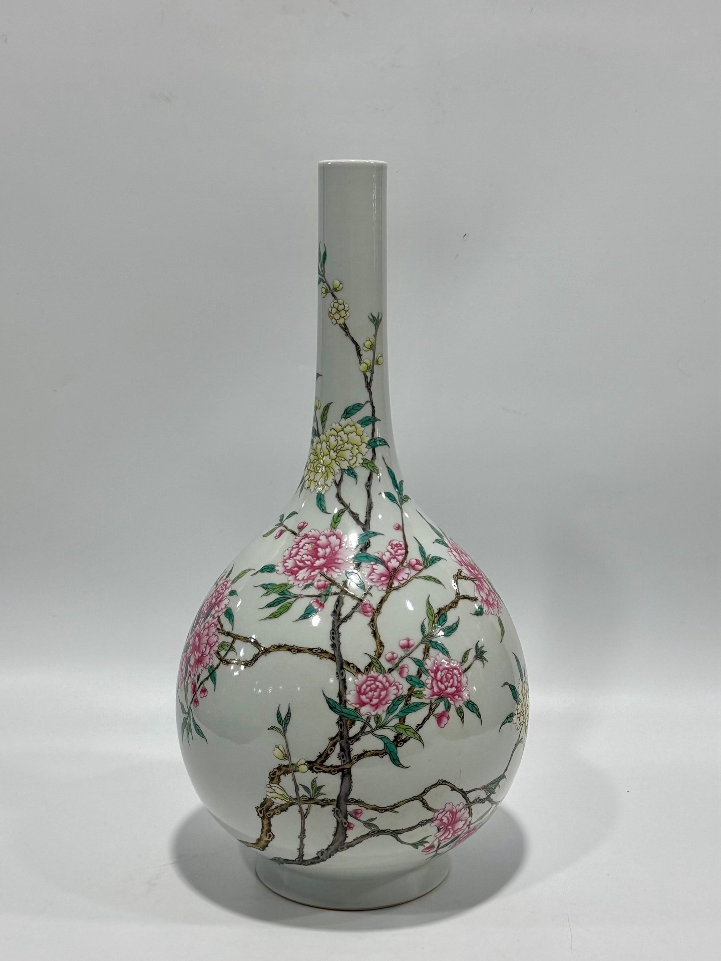 Qing Dynasty Yongzheng this pastel plum blossom vase