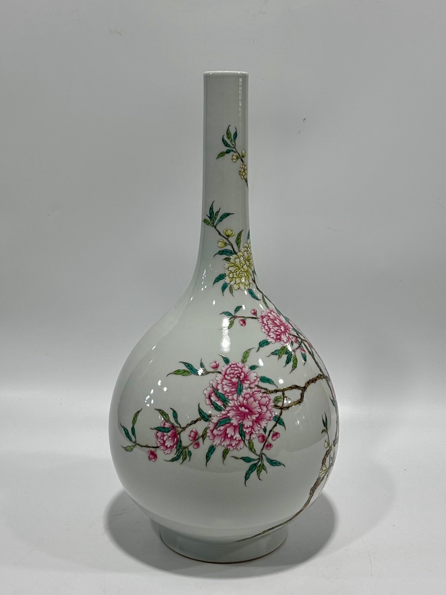 Qing Dynasty Yongzheng this pastel plum blossom vase