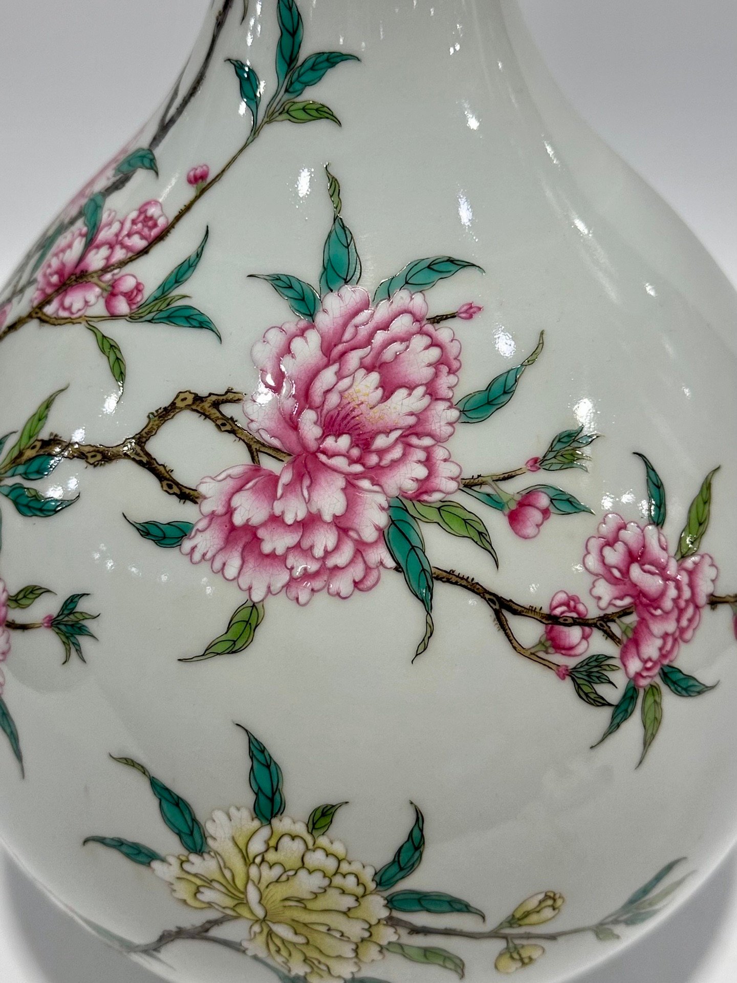Qing Dynasty Yongzheng this pastel plum blossom vase