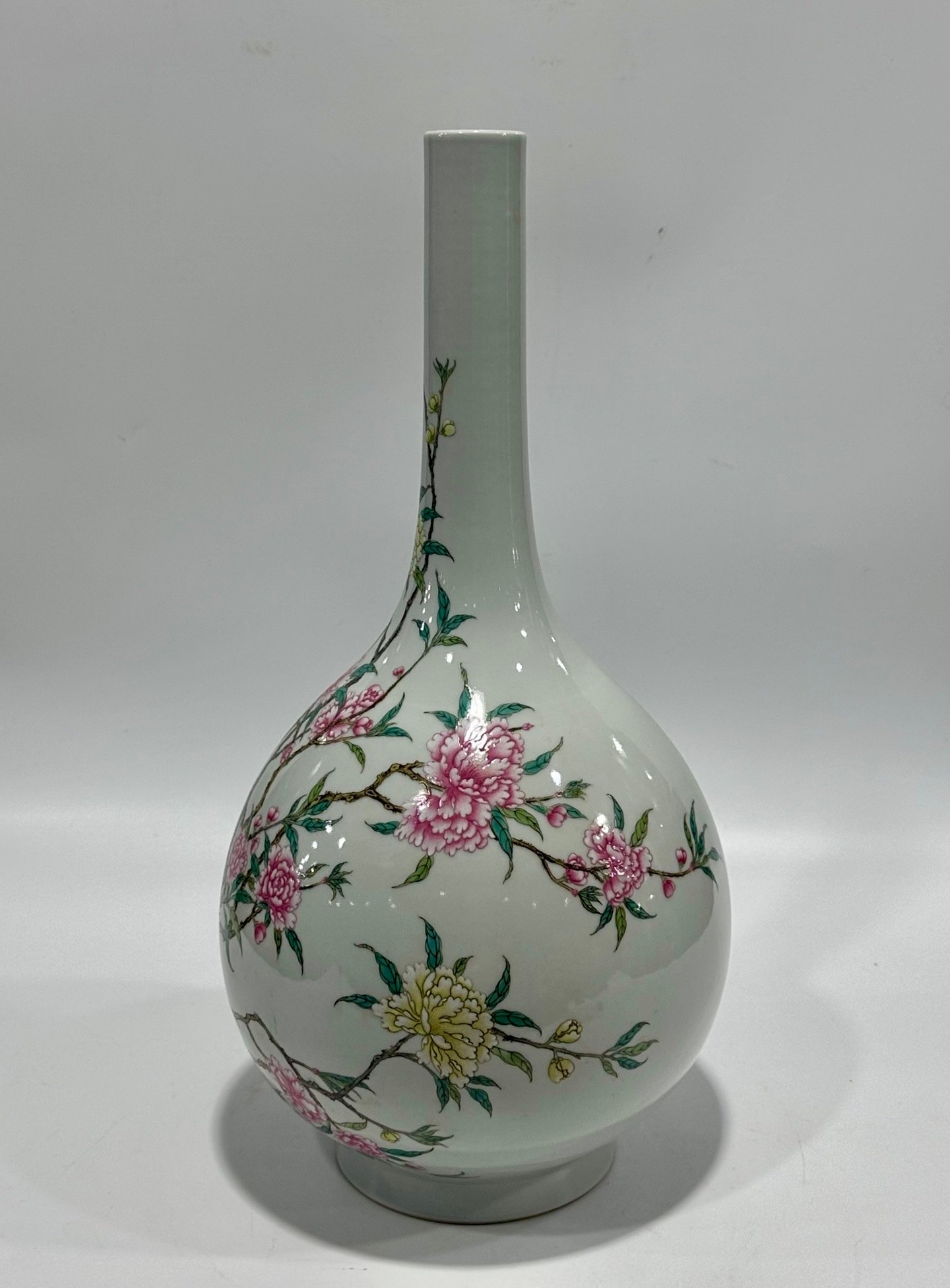 Qing Dynasty Yongzheng this pastel plum blossom vase
