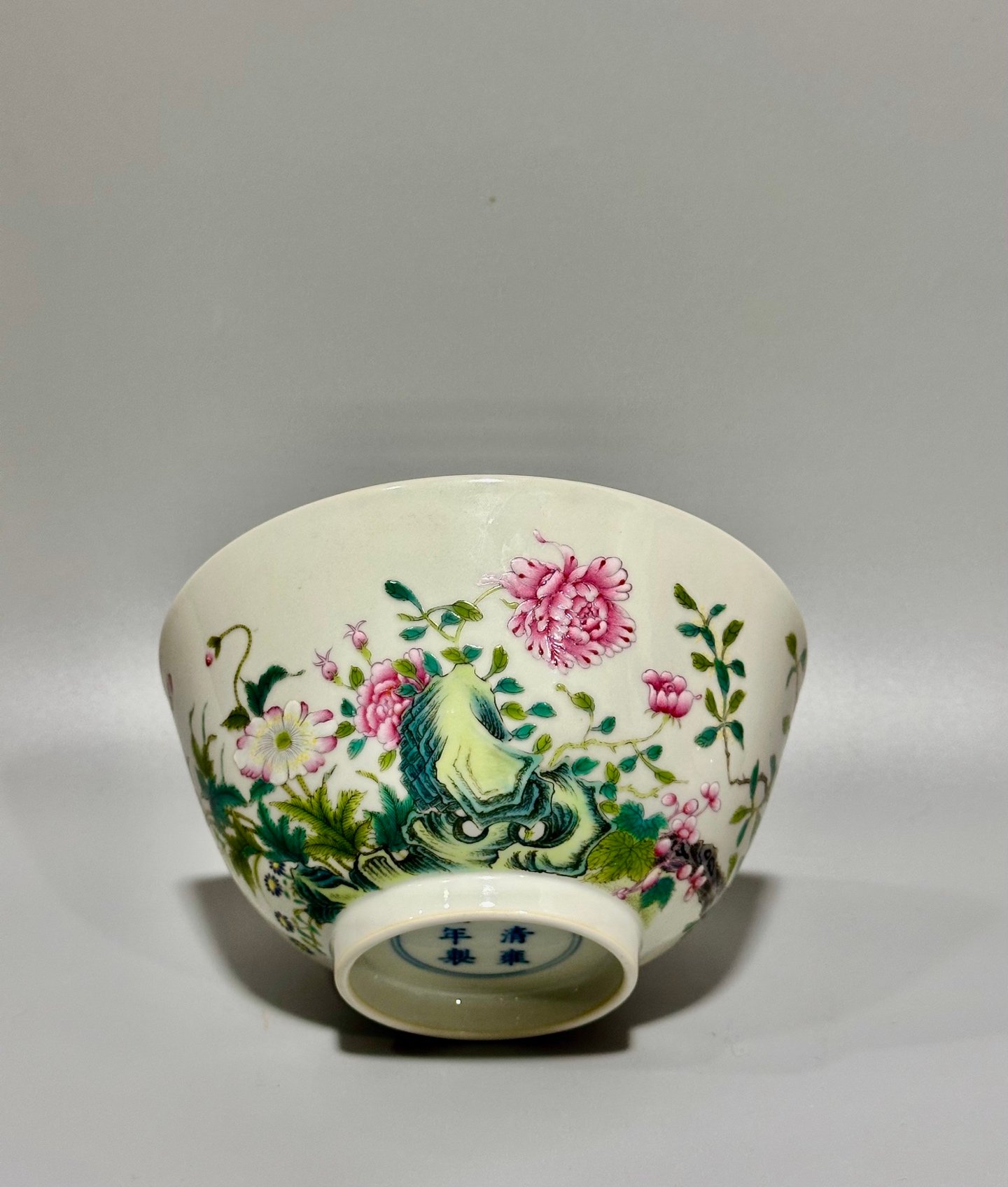 Qing Dynasty Yongzheng this is pastel flower-flowered wealth bowl