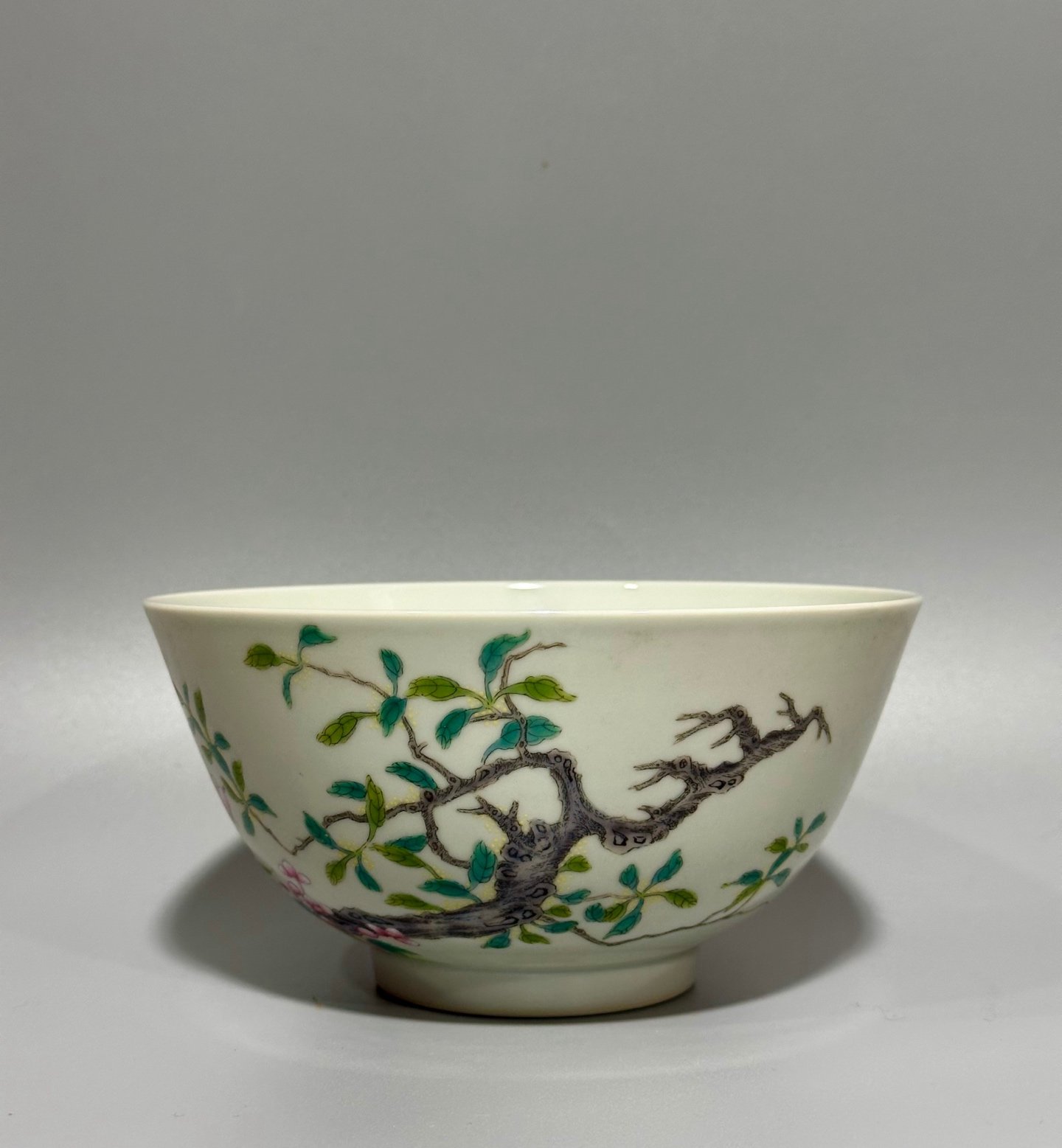 Qing Dynasty Yongzheng this is pastel flower-flowered wealth bowl