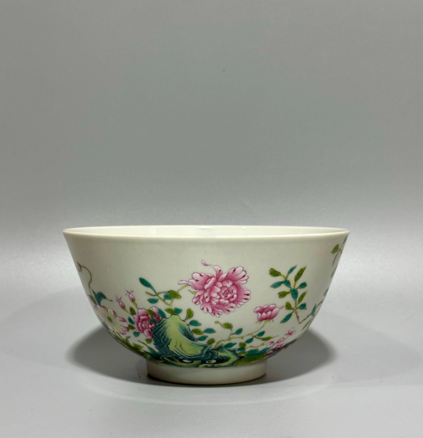 Qing Dynasty Yongzheng this is pastel flower-flowered wealth bowl