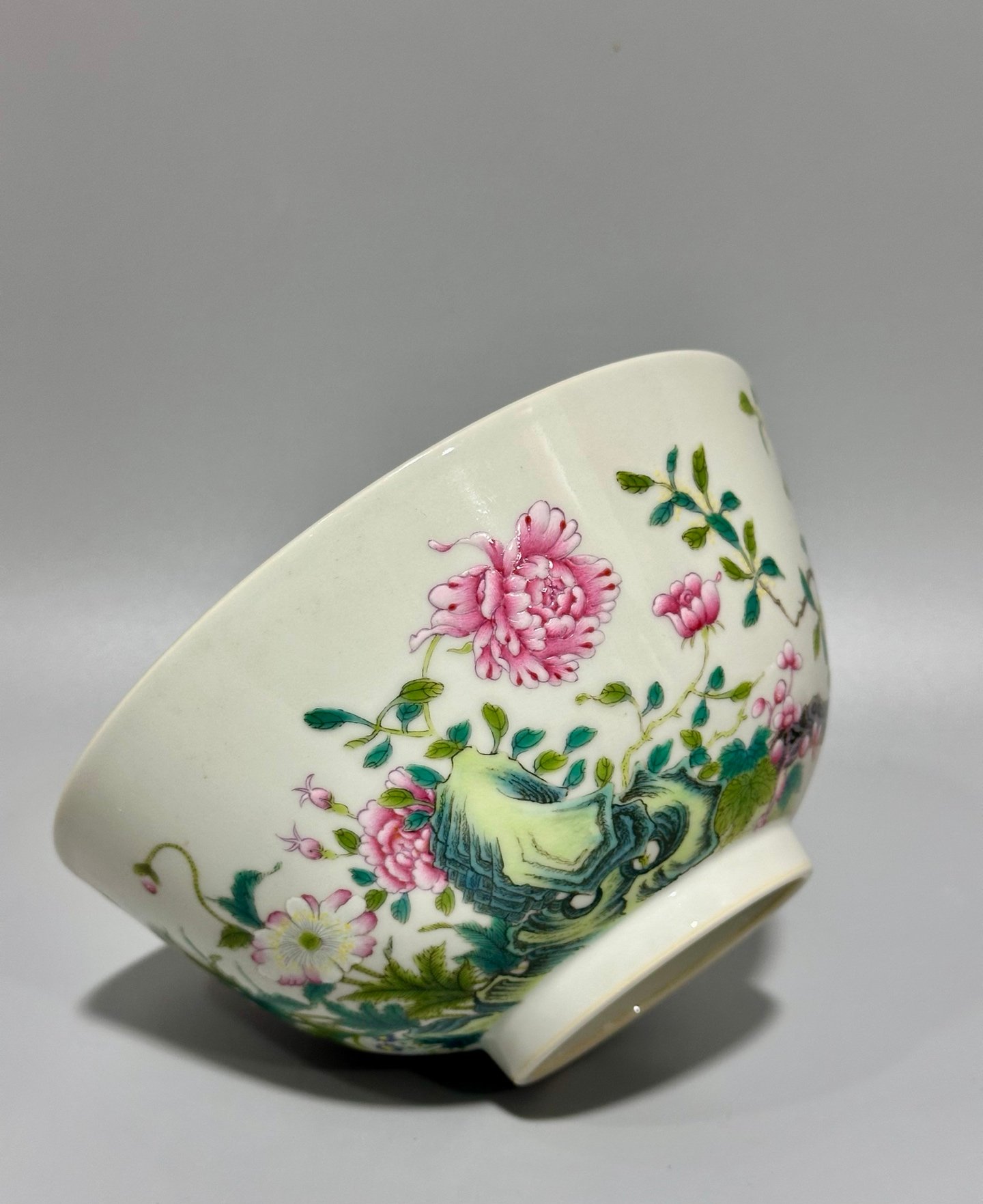 Qing Dynasty Yongzheng this is pastel flower-flowered wealth bowl