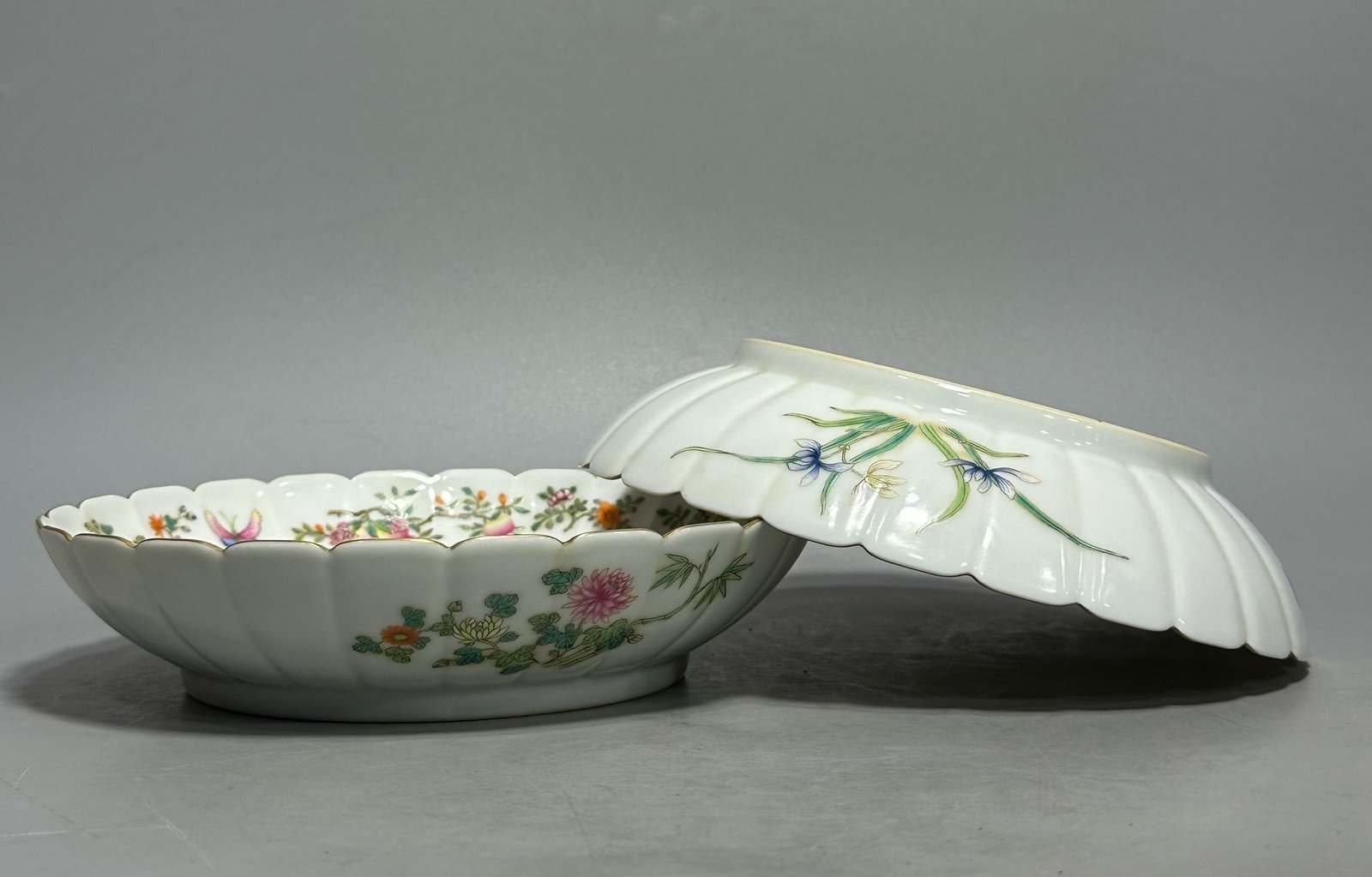 Qing Dynasty Yongzheng pink-colored butterfly plate