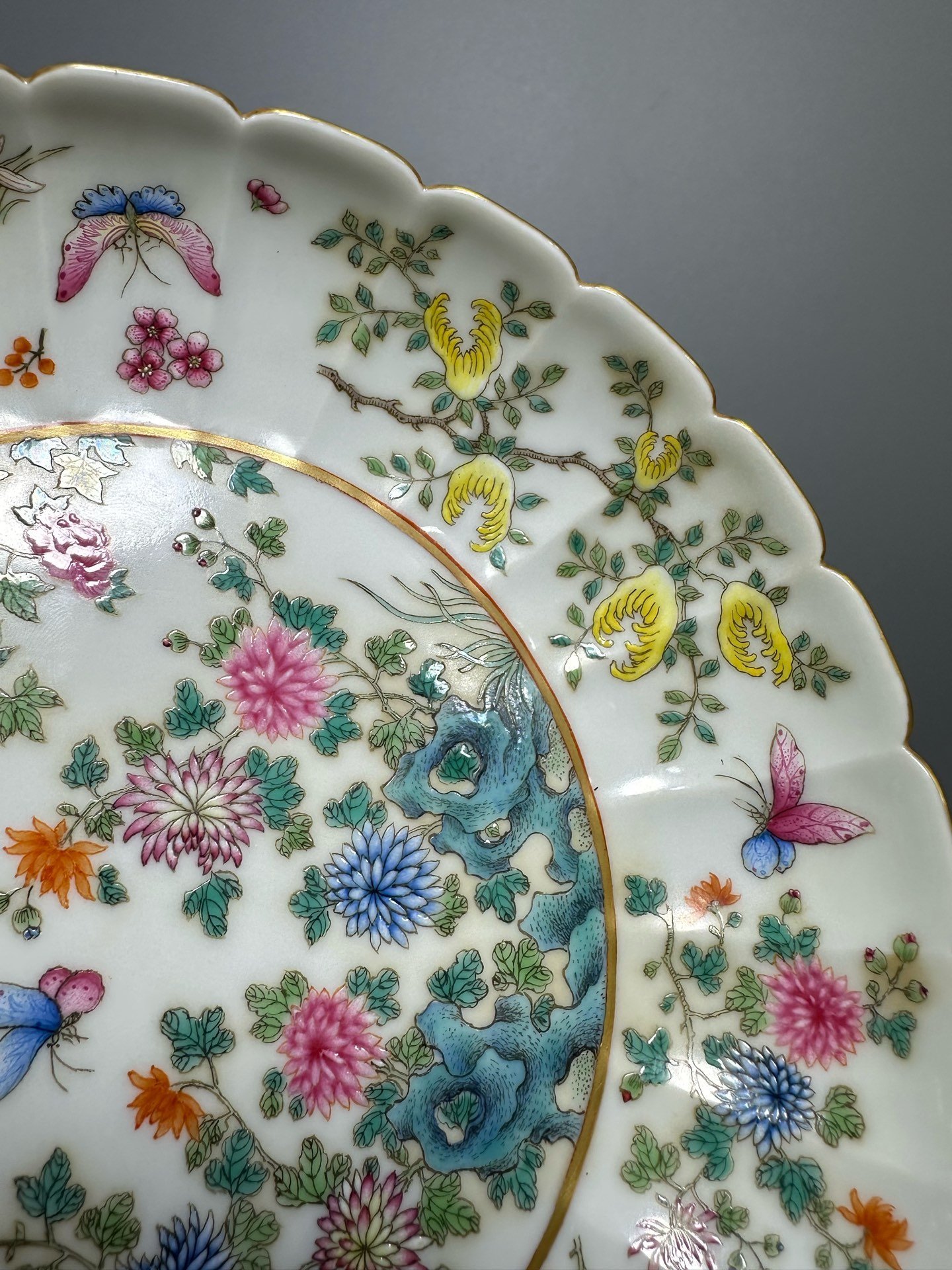 Qing Dynasty Yongzheng pink-colored butterfly plate
