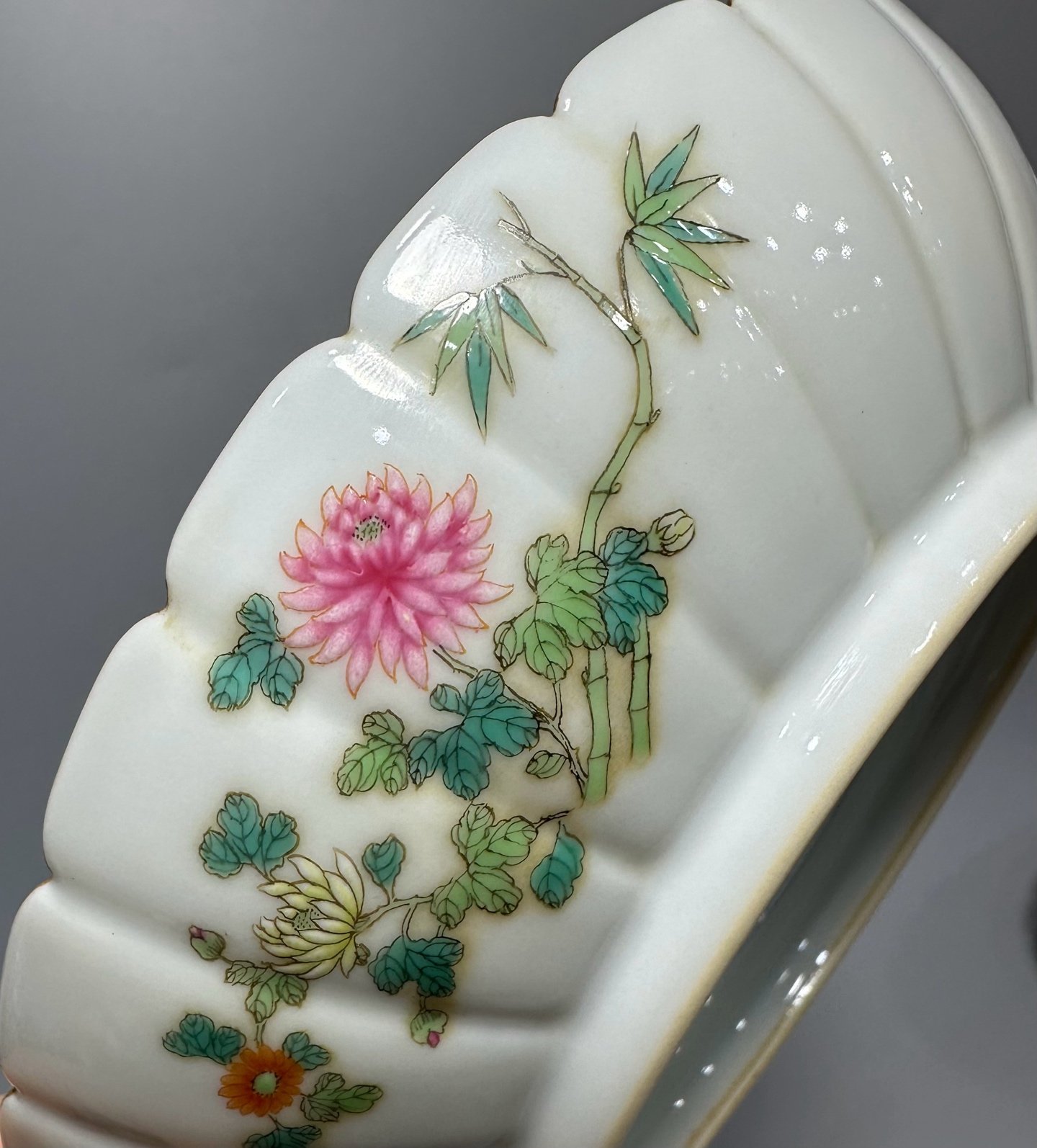Qing Dynasty Yongzheng pink-colored butterfly plate