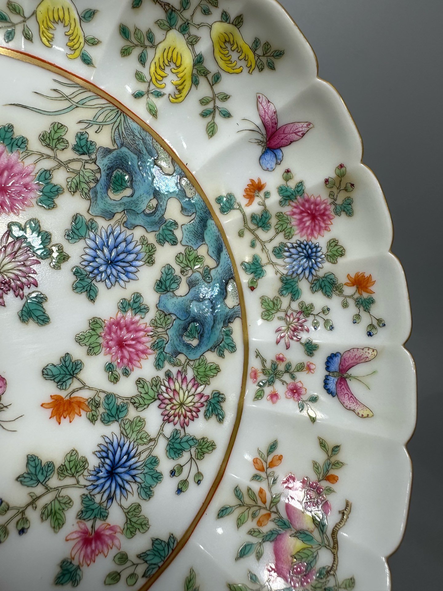 Qing Dynasty Yongzheng pink-colored butterfly plate