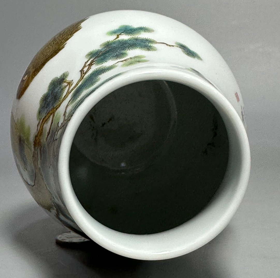 Qing Dynasty Yongzheng pastel eagle-patterned vase