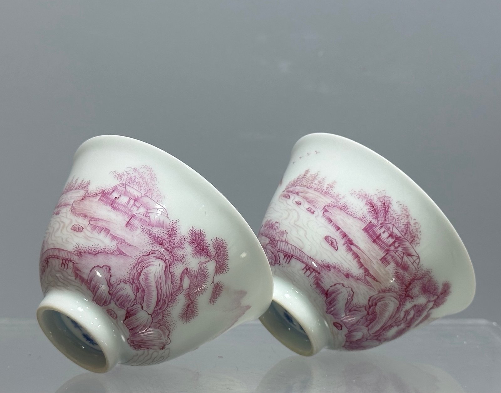 Qing Dynasty Yongzheng carmine red landscape cup