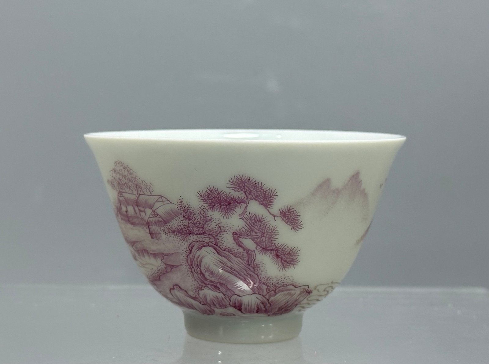 Qing Dynasty Yongzheng carmine red landscape cup