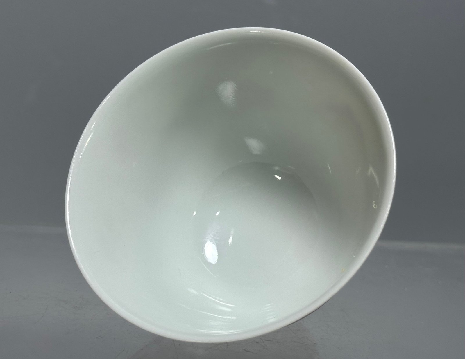 Qing Dynasty Yongzheng carmine red landscape cup