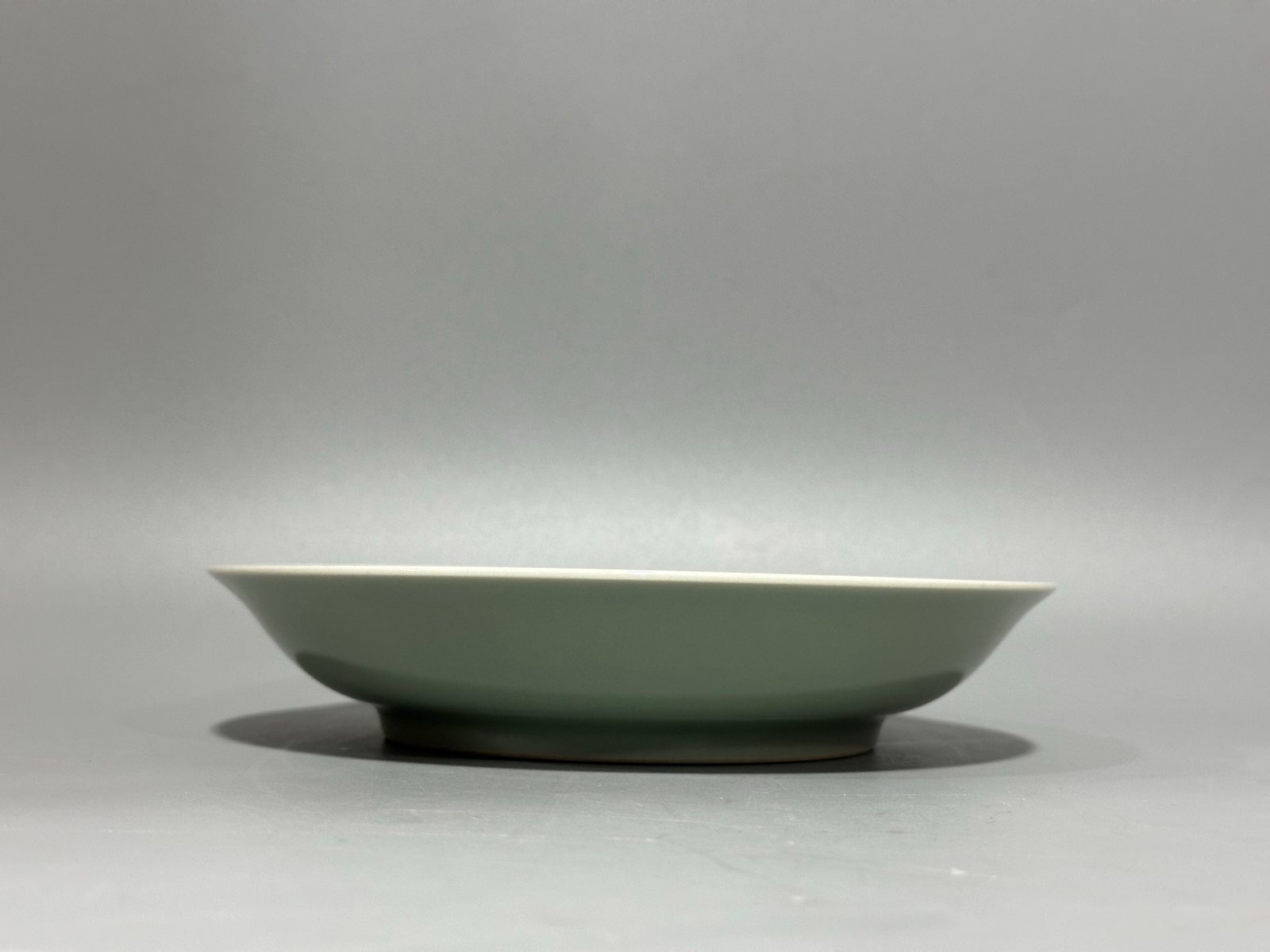 Qing Dynasty Yongzheng rouge red plate