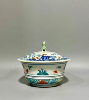Qing Dynasty Yongzheng this blue and white flower bowl