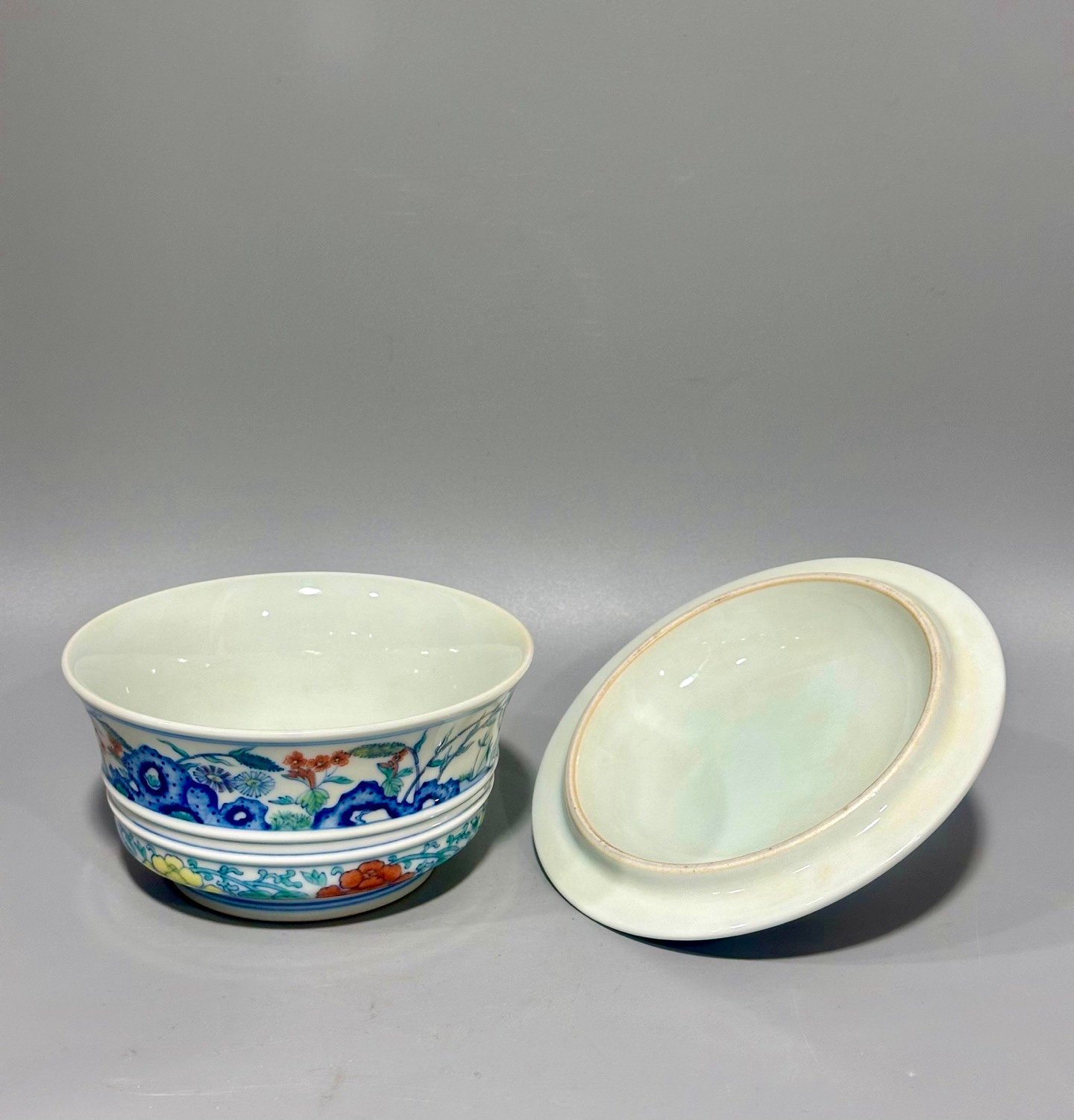 Qing Dynasty Yongzheng this blue and white flower bowl