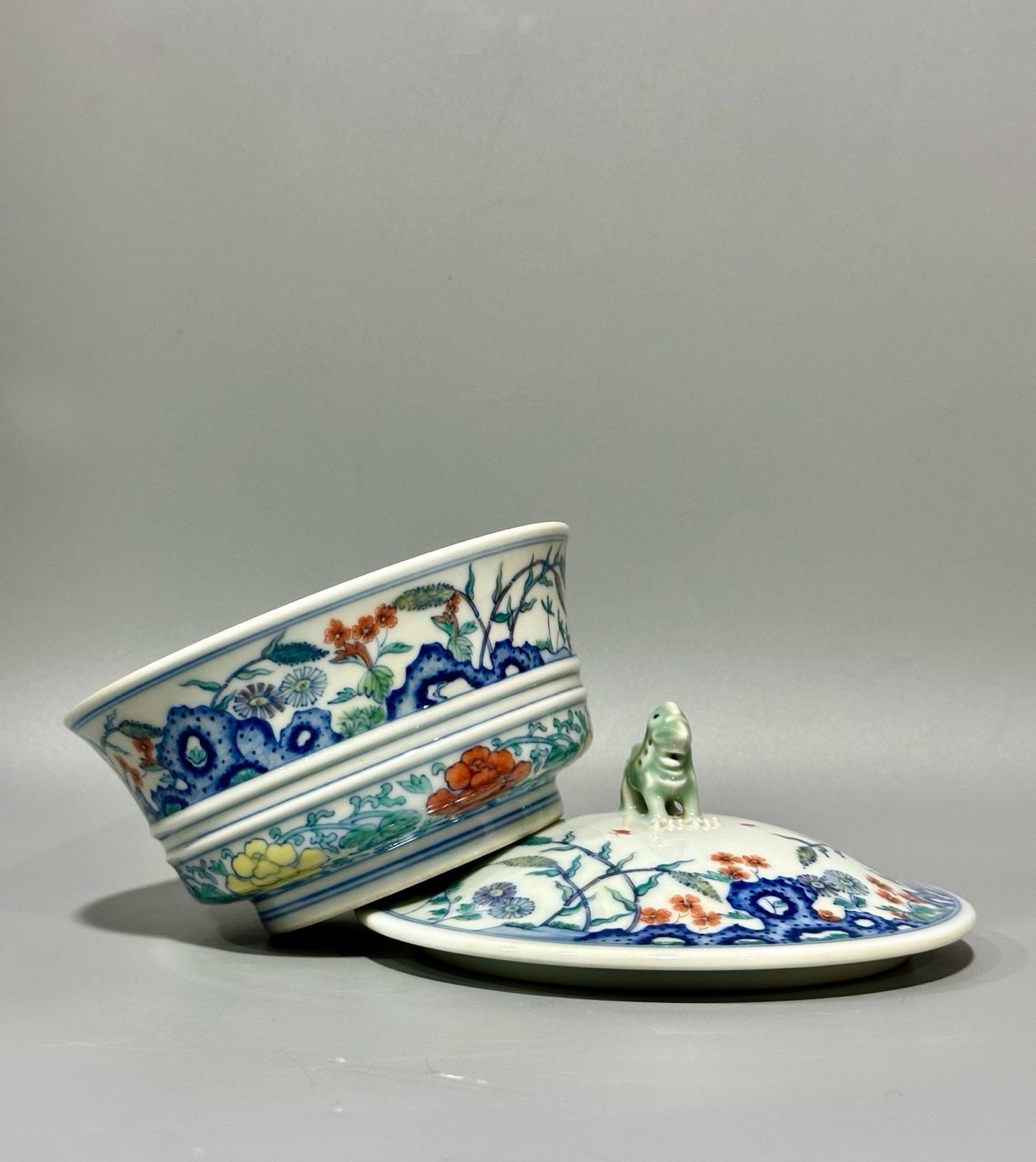 Qing Dynasty Yongzheng this blue and white flower bowl
