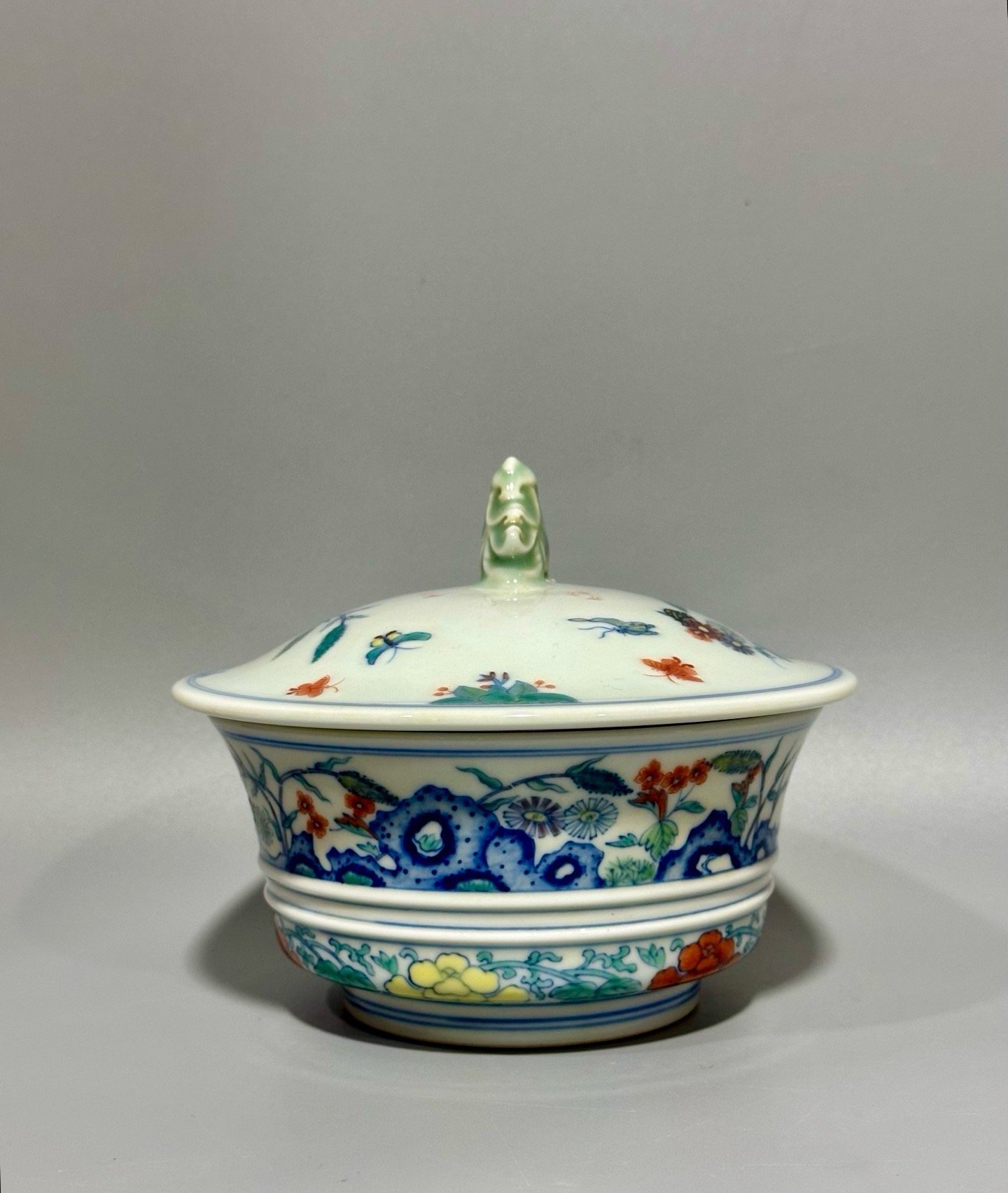 Qing Dynasty Yongzheng this blue and white flower bowl