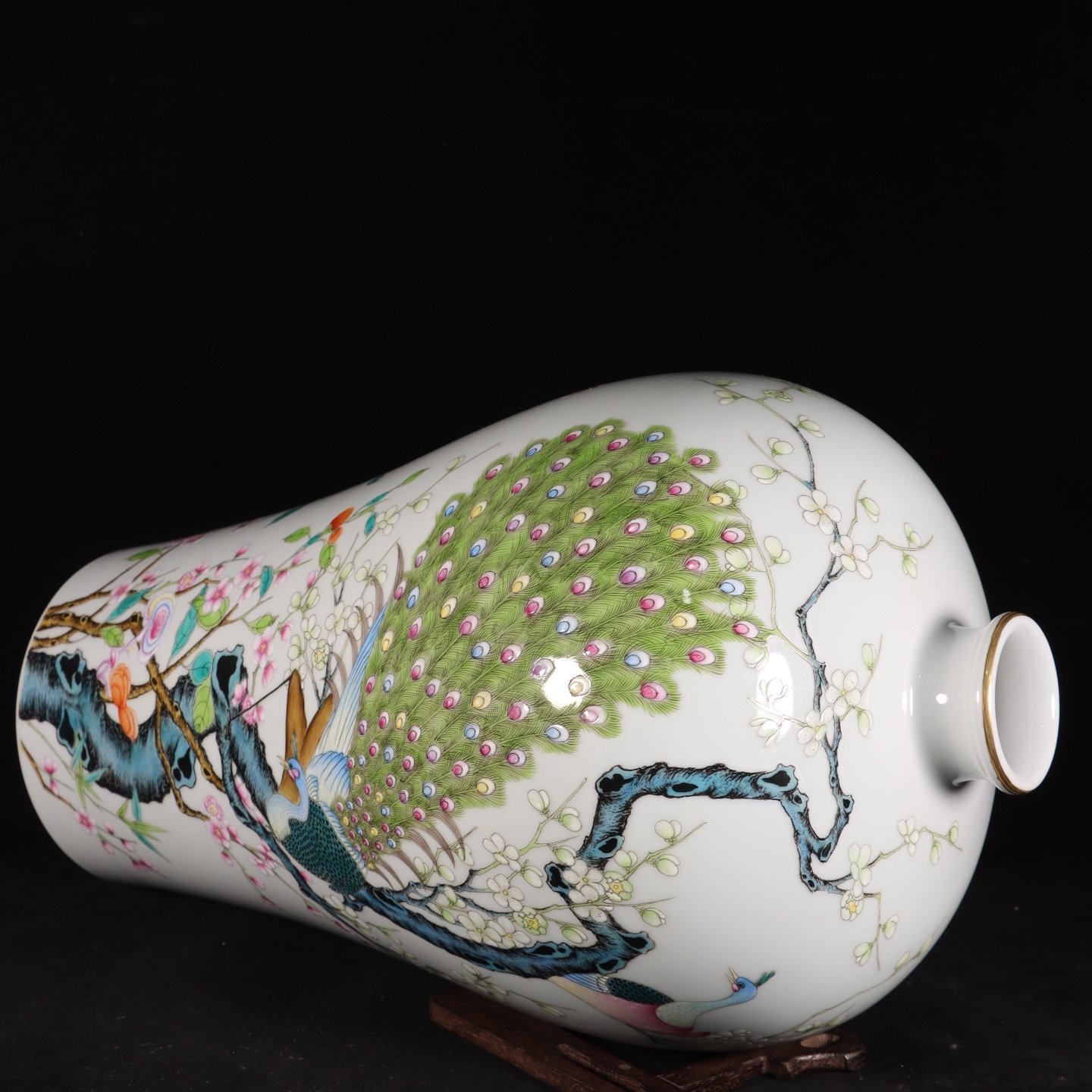 Qing Dynasty Yongzheng this pastel plum vase