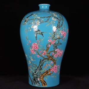 Qing Dynasty Yongzheng this plum vase has blue background