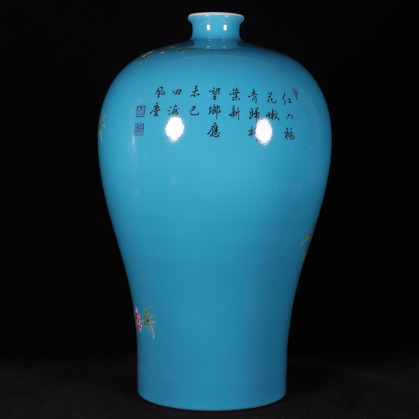 Qing Dynasty Yongzheng this plum vase has blue background