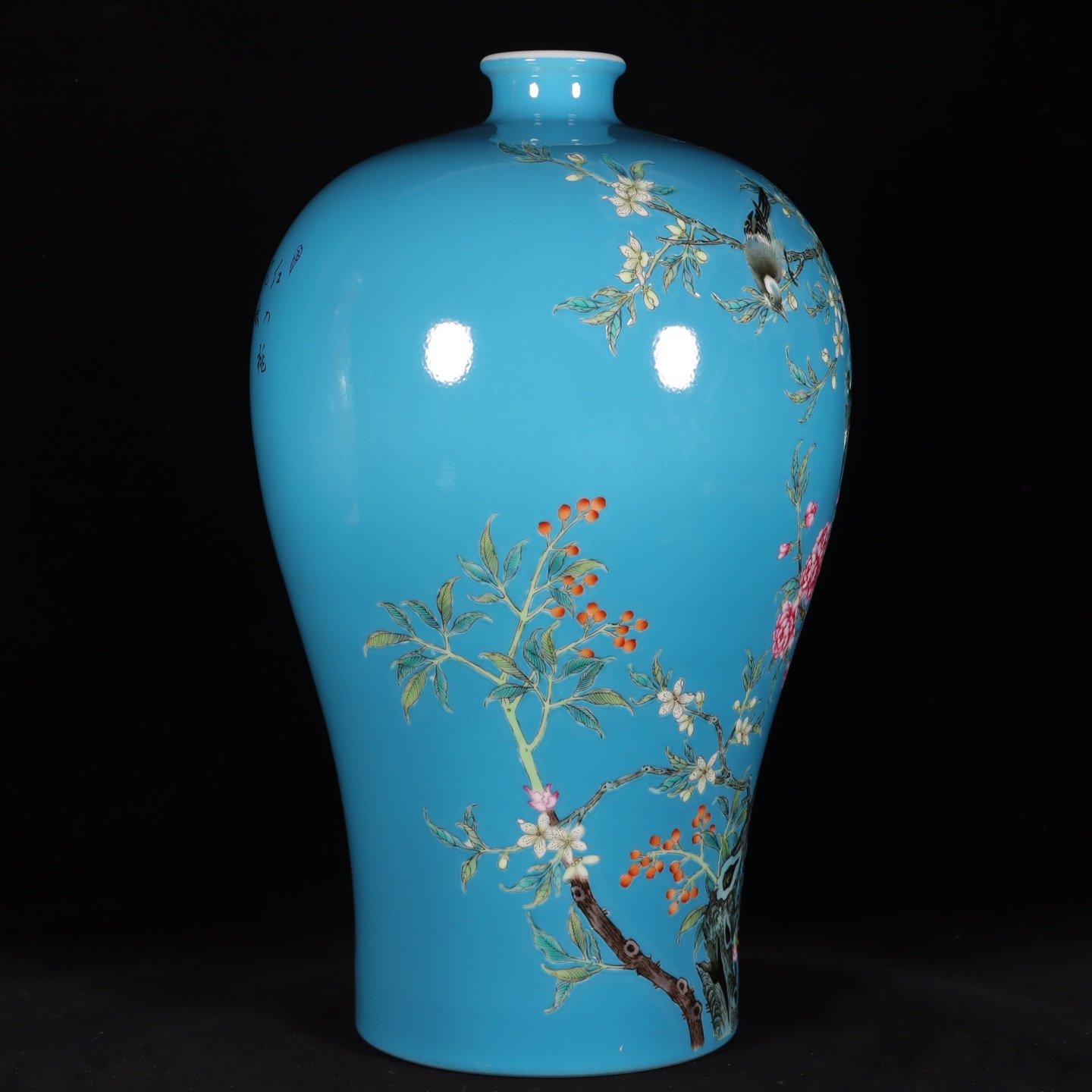 Qing Dynasty Yongzheng this plum vase has blue background
