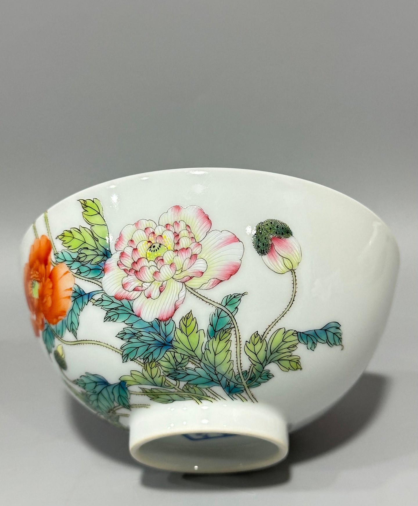 Qin Dynasty Yongzheng an enamel flower wall bowl