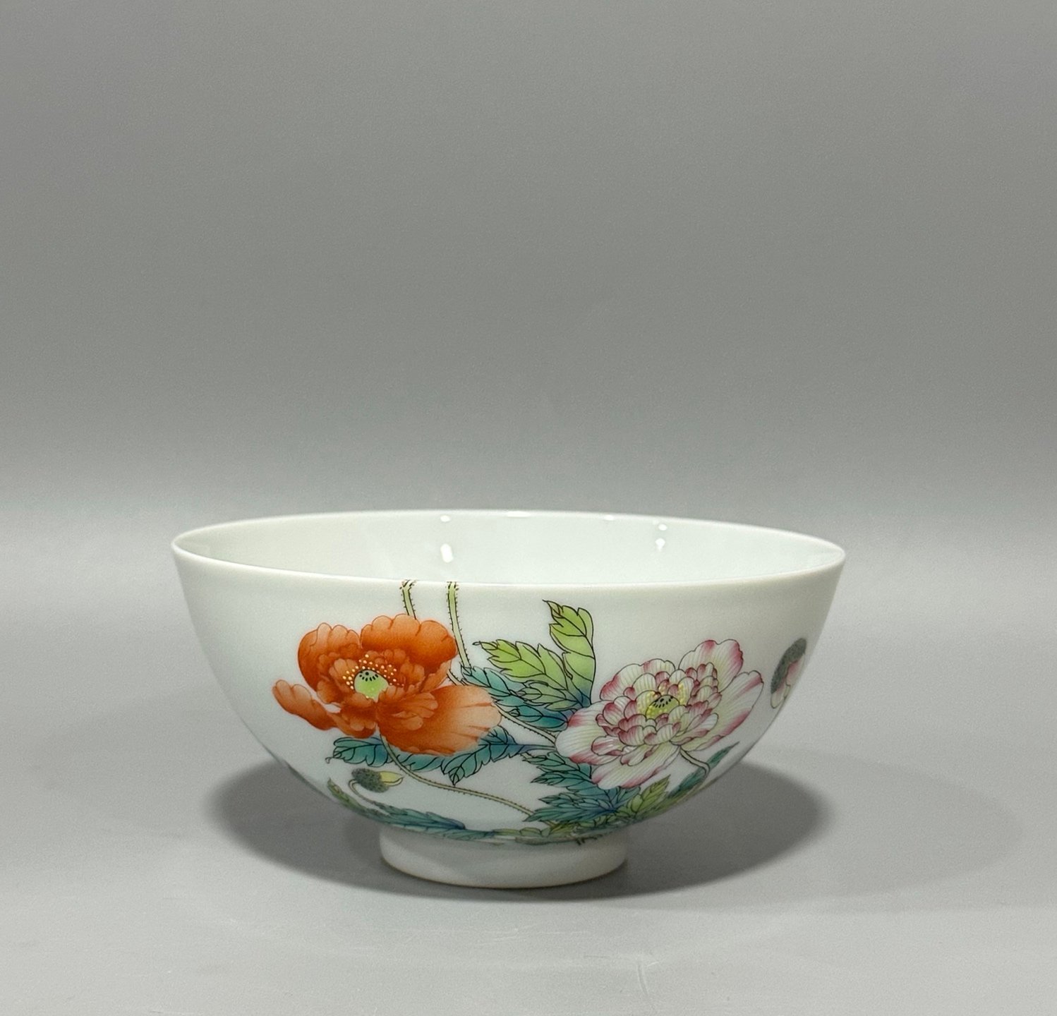 Qin Dynasty Yongzheng an enamel flower wall bowl