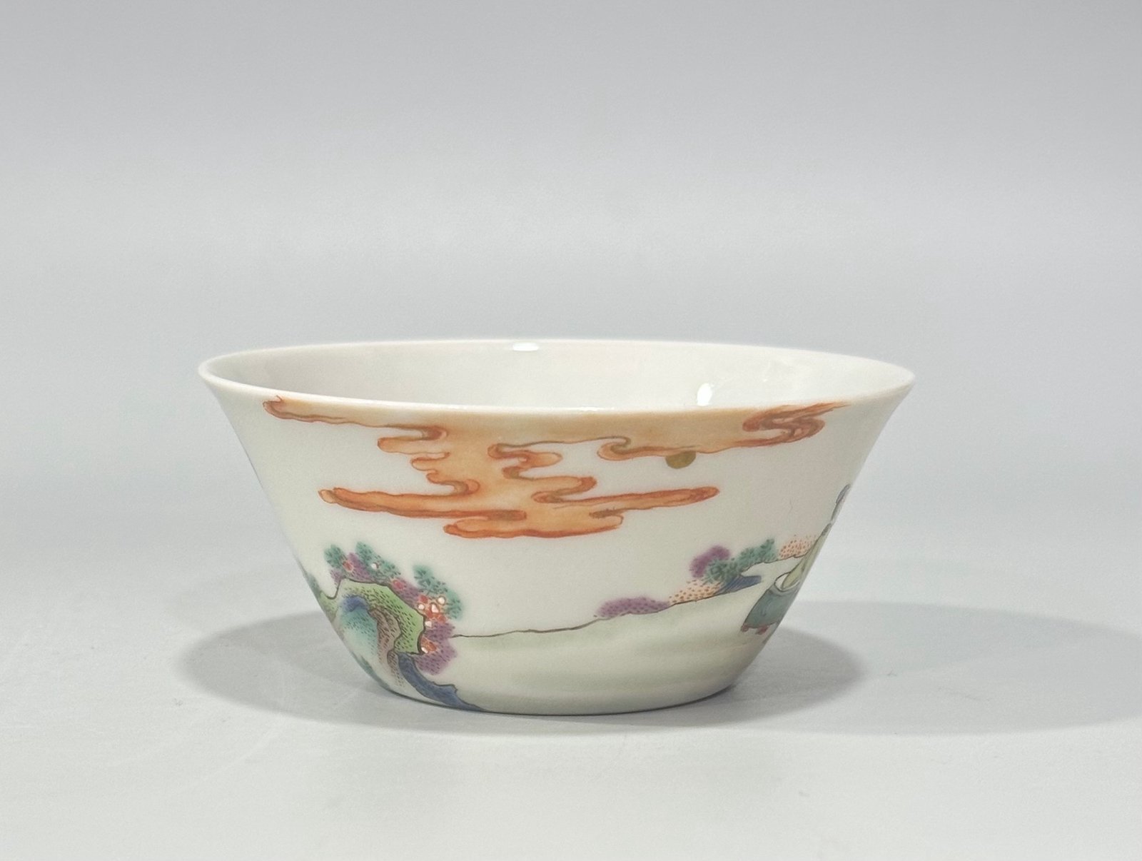Qing Dynasty Yongzheng pastel horse-shoe cup with figure