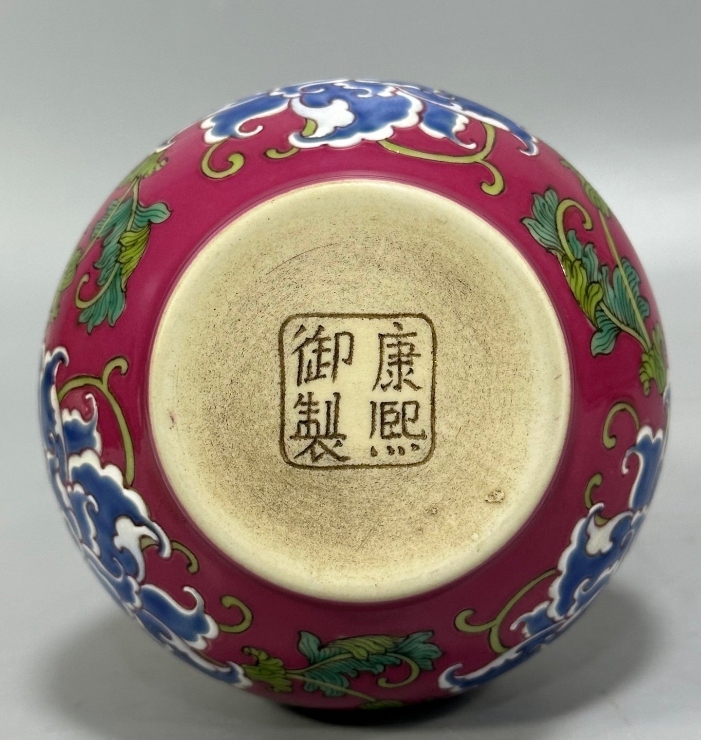 Qing Dynasty Kangxi carmine red flowers vase