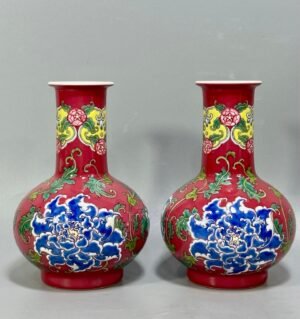 Qing Dynasty Kangxi carmine red flowers vase