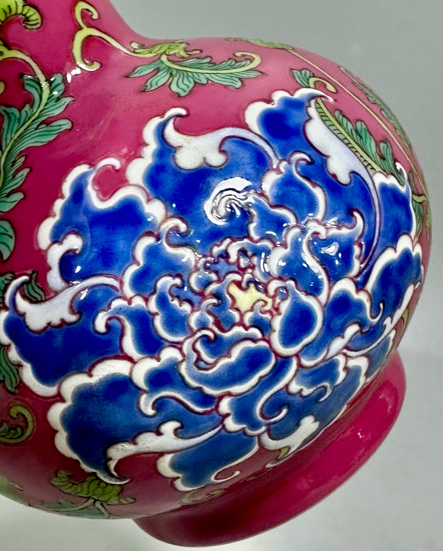 Qing Dynasty Kangxi carmine red flowers vase
