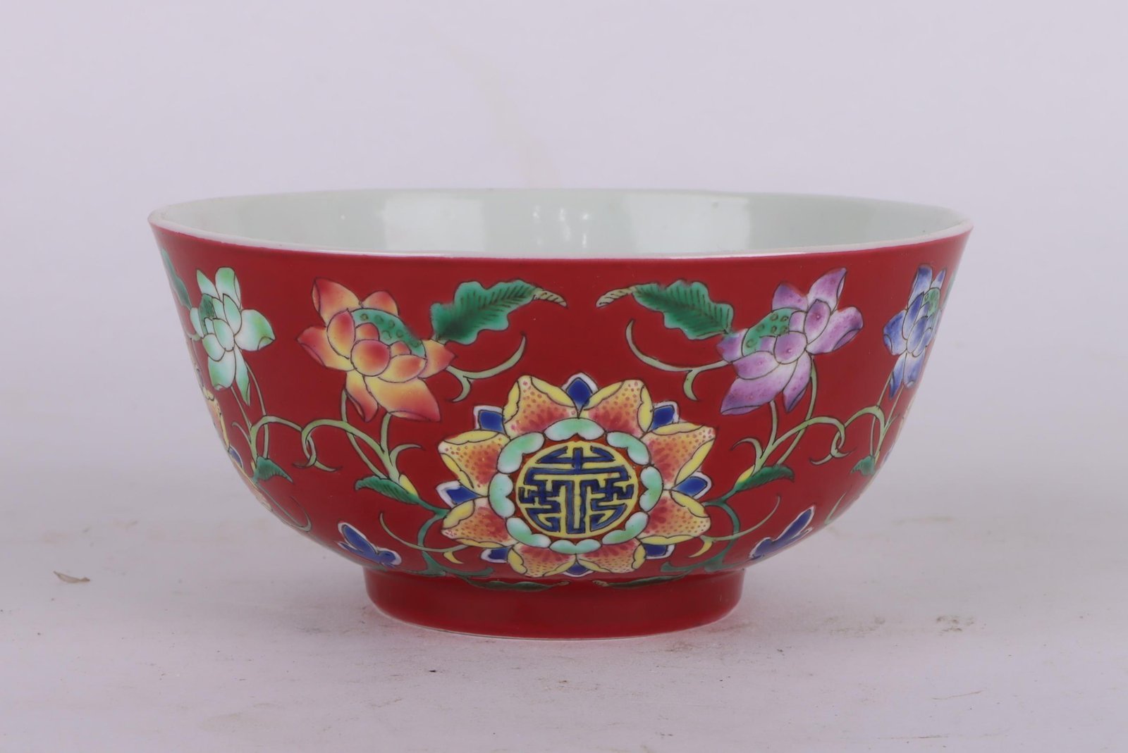 Qing Dynasty Kangxi Imperial Pastel Red Ground Flower Reunion Bowl