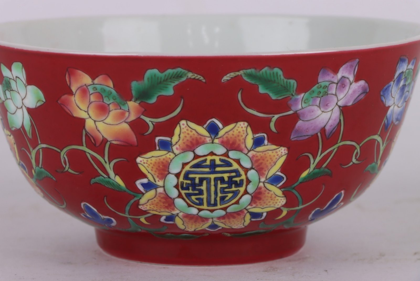 Qing Dynasty Kangxi Imperial Pastel Red Ground Flower Reunion Bowl