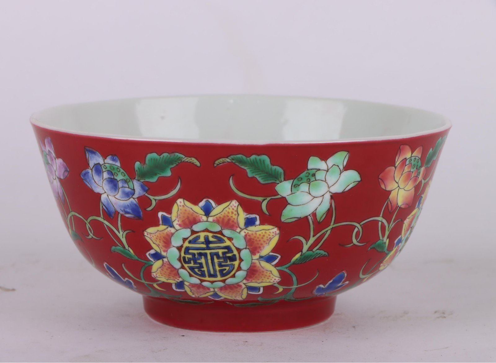 Qing Dynasty Kangxi Imperial Pastel Red Ground Flower Reunion Bowl