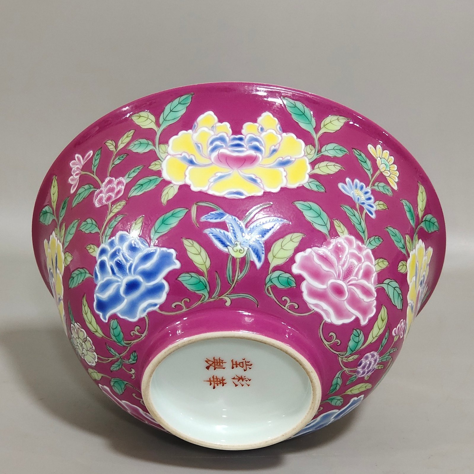 Qing Dynasty Qianlong Carmine flower bowl